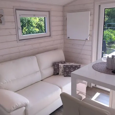 Hausboot Kht 1 Lacet Mit Elektrokamin Im Salon- 1 Schlafraum- Kueche- Duschbad M By Interhome Apartmán